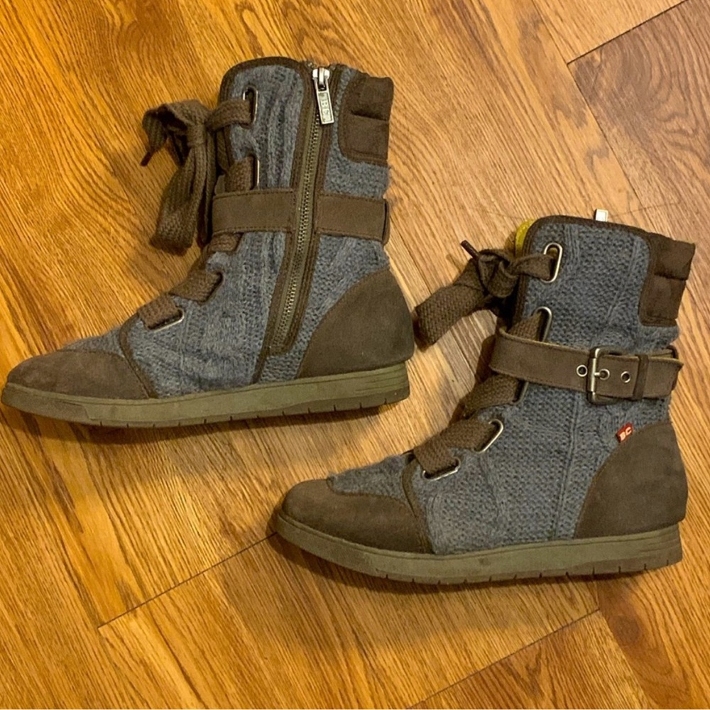 BC Footwear Women’s Gray Knit High-Top Boots with Brown Leather Detail Size 7.5